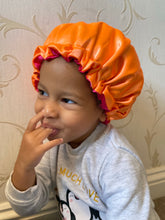 Load image into Gallery viewer, Small satin bonnet (reversible)