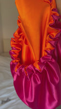 Load and play video in Gallery viewer, Medium satin bonnet (reversible)
